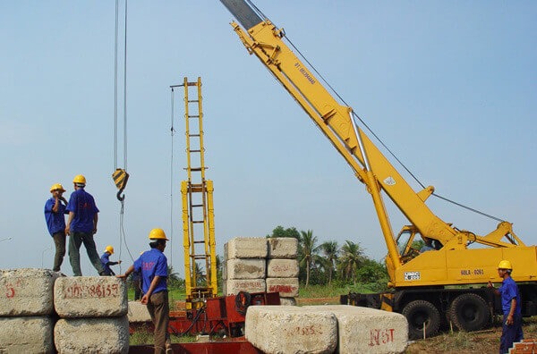 Đóng cọc bê tông cốt thép