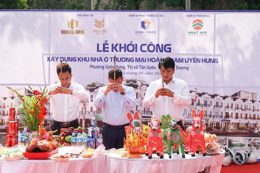 LE-KHOI-CONG-XAY-DUNG-KHU-NHA-O-THUONG-MAI-HOANG-NAM-UYEN-HUNG