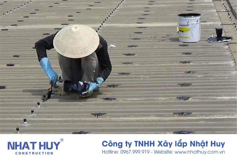 Chống thấm mái tôn bằng nhựa đường