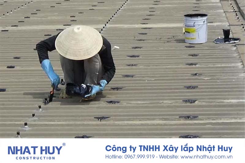 Chống thấm mái tôn bằng nhựa đường