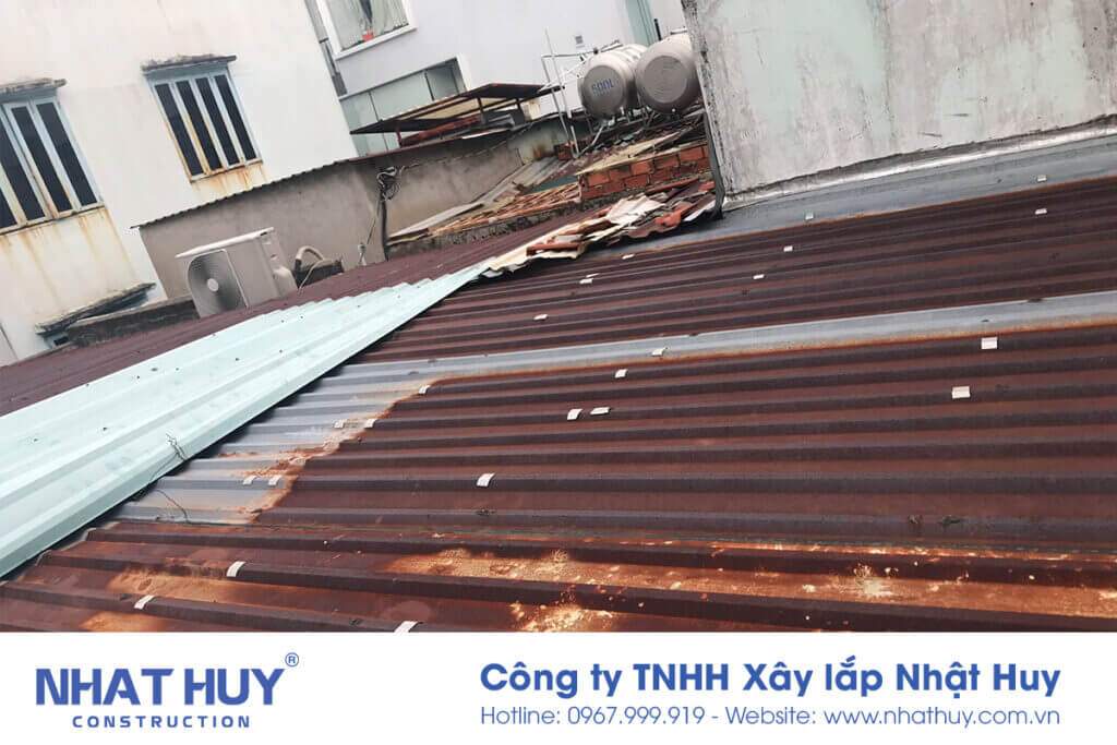 Mái tôn bị rỉ sét