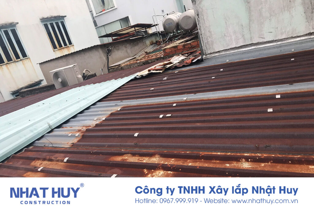 Mái tôn bị rỉ sét