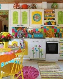 thiet-ke-nha-bep-voi-nhieu-mau-sac-khac-nhau