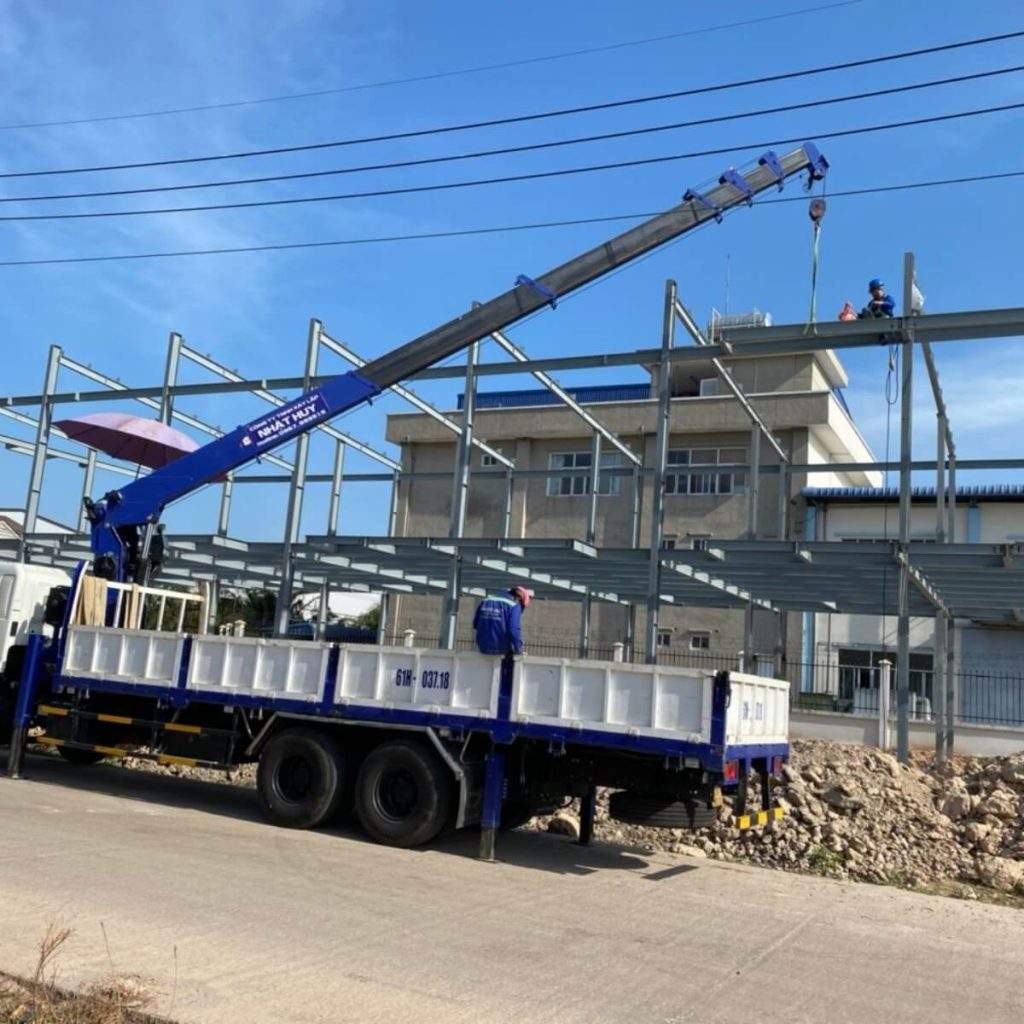 Thi công nhà khung thép chất lượng cao 2 Qua-trinh-lap-dung-nha-ket-cau-thep
