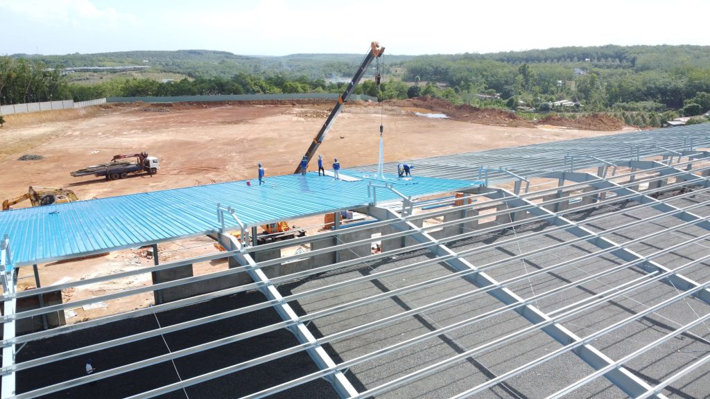 Nhận gia công kết cấu thép nhà xưởng tại Bình Dương 2 Thi công lắp dựng nhà xưởng kết cấu thép nhanh chóng