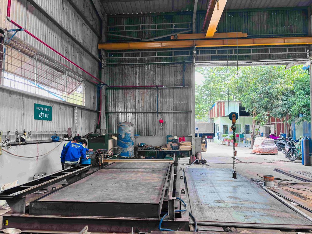 Gia công cơ khí xây dựng theo yêu cầu uy tín, chất lượng 2 Máy cnc kết cấu thép