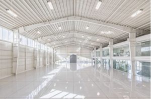 nha-khung-thep-mai-ton-mau-trang-tuoi-sang