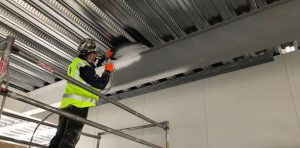 thi-cong-son-chong-chay-nha-thep-tien-che