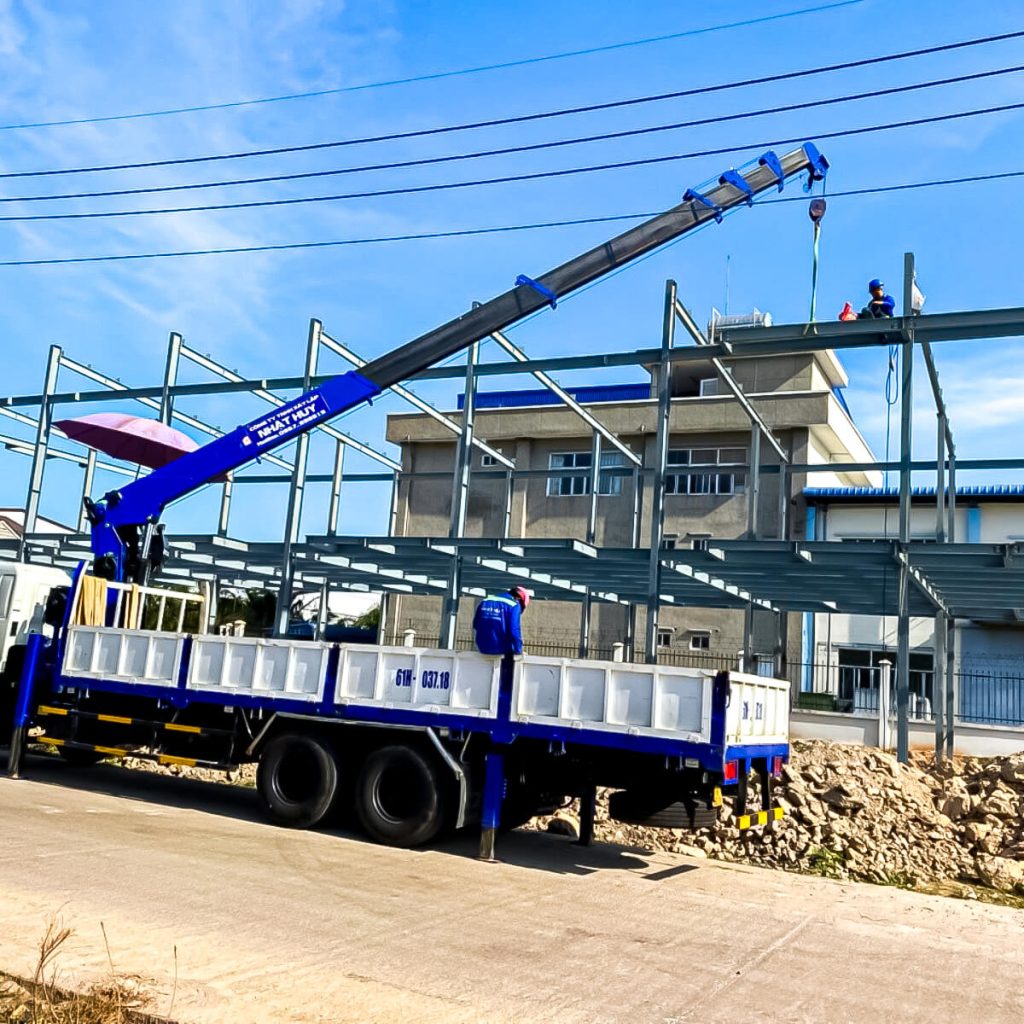 6 hạng mục quan trọng cần biết khi lắp dựng kết cấu thép 2 thuc-hien-lap-dung-tren-cao
