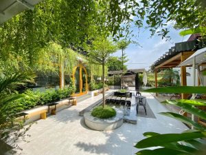 THIẾT KẾ NHÀ LẮP GHÉP SÂN VƯỜN NÊN CHỌN CÂY NHƯ THẾ NÀO? 2 lua-chon-cay-trong-nha-lap-ghap-san-vuon-nhat-huy