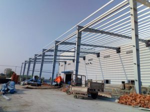 SO SÁNH KHUNG KÈO THÉP LEAN-TO VÀ KHUNG KÈO THÉP MỘT MÁI 1 so-sanh-khung-keo-thep-leanto-khung-keo-1-mai