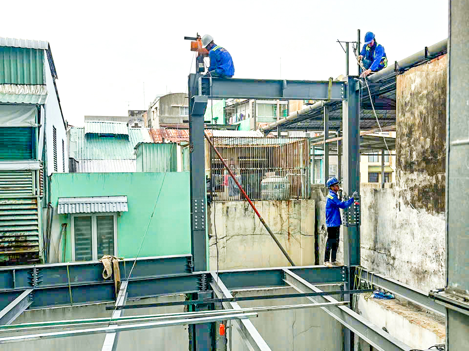 Cải tạo sửa chữa nhà xưởng – Giải pháp nâng cấp hiệu quả cho doanh nghiệp 1 Gia cố kết cấu thép