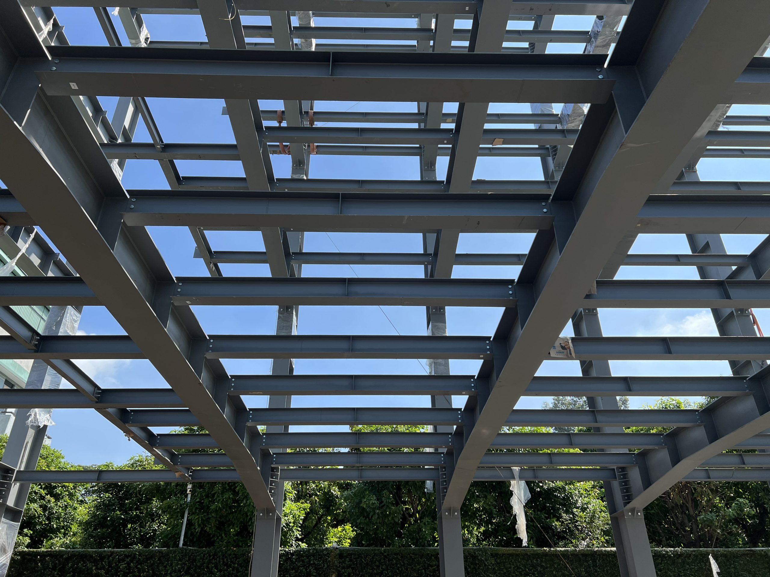 Tổng quan về gia công kết cấu thép hộp và thang thép