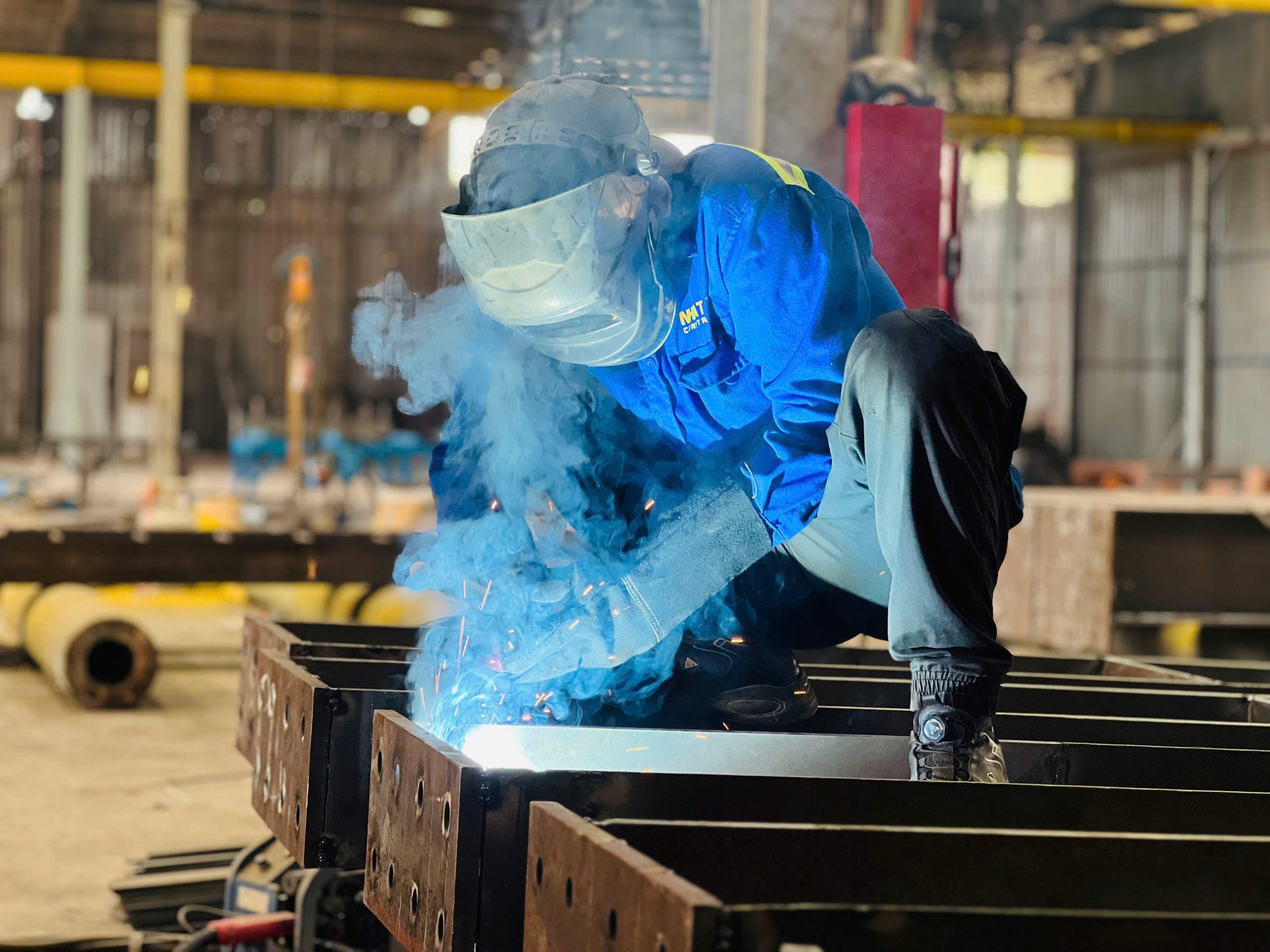 Quản lý chất lượng kết cấu thép trong thi công nhà xưởng