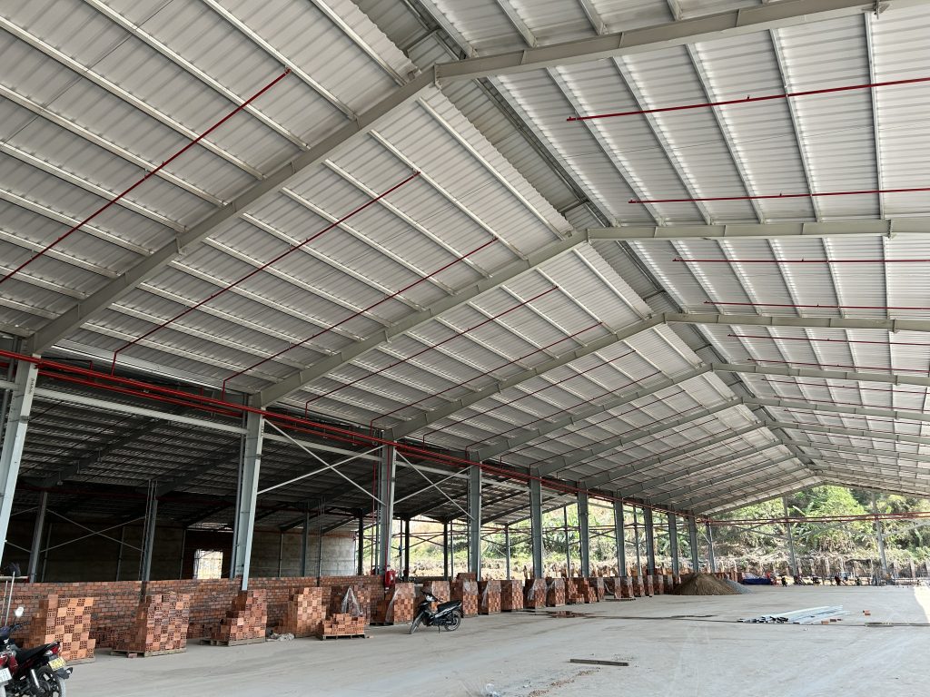 Bỏ 2 Tỷ Xây Nhà Bê Tông Hay Dựng Nhà Xưởng Tiền Chế? So Sánh Thực Tế Sau 5 Năm Sử Dụng 2 Bỏ 2 Tỷ Xây Nhà Bê Tông Hay Dựng Nhà Xưởng Tiền Chế? Chi phí xây dựng ban đầu