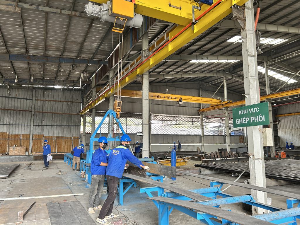 Quy Trình Gia Công Kết Cấu Thép Tại Nhật Huy- Hàn liên kết và hoàn thiện
