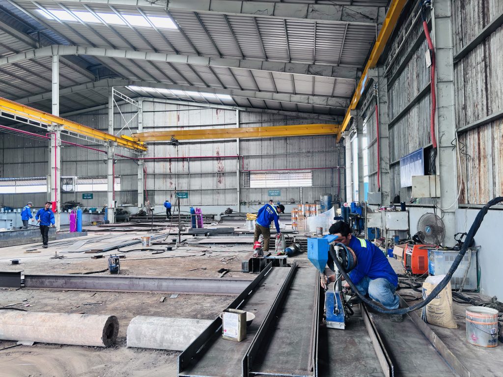 Gia Công Kết Cấu Thép Nhà Xưởng: Yếu Tố Quyết Định Chất Lượng Và Chi Phí 1 Gia Công Kết Cấu Thép Nhà Xưởng Yếu Tố Quyết Định Chất Lượng Và Chi Phí